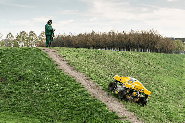 How to Improve the Working Efficiency of Lawn Mowing Robots? Let Ultrasonic Sensors Show You